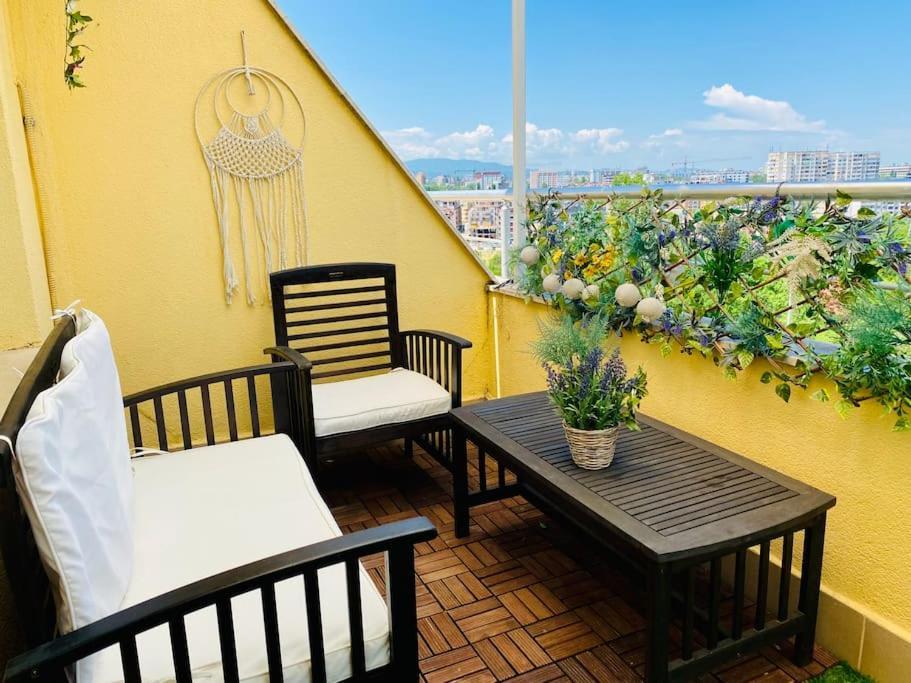 Stylish Magenta Apartment - Terrace & Free Parking Sofia Eksteriør billede